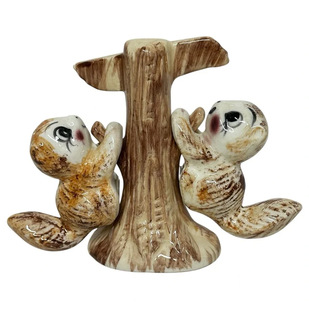 Vintage Anthropomorphic Squirrel Chipmunk Handing Salt & Pepper‎ Shakers Ceramic